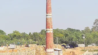 লোকালয়ে ইটভাটা নির্মাণের প্রতিবাদে মানববন্ধন