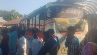 কাপাসিয়ায় বাস নিয়ন্ত্রণ হারিয়ে কৃষকের বাড়ীতে ঘুমন্ত নারীর মৃত্যু 