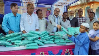 ফুলছড়িতে ৪টি প্রতিষ্ঠানের শিক্ষার্থীদের শীতবস্ত্র বিতরণ