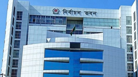 কঠোর আন্দোলনের হুঁশিয়ারি দিয়েছে নির্বাচন কমিশনের কর্মচারীরা