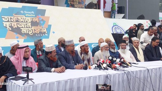 তাফসির মাহফিল উপলক্ষে আনজুমানে খেদমতে কোরআন
