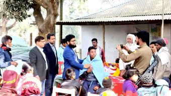 প্রতিবন্ধী শিক্ষার্থীদের মাঝে শীতবস্ত্র বিতরণ 
