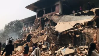 শেখ মুজিবের বাড়ি  আজ  মধ্যরাতেও  ভাঙা অব্যাহত