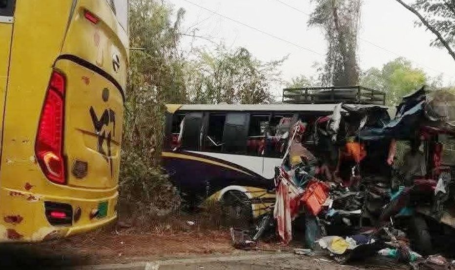 মহাসড়কে বাসের সঙ্গে মিনিবাসের সংঘর্ষেঃ নিহত ৫