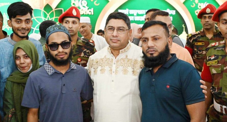 সেনামালঞ্চে জুলাই আহতদের সম্মানে সেনাবাহিনীর  ইফতার