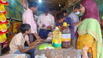 সাতকানিয়ায় ভ্রাম্যমান অভিযানে তিন ব্যবসায়ীকে জরিমানা