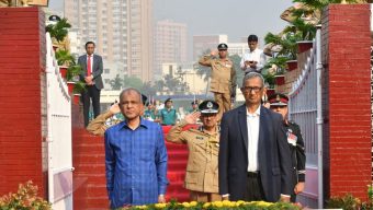 স্বরাষ্ট্র উপদেষ্টা, আইজিপি শ্রদ্ধা জানালেন পুলিশ স্মৃতিসৌধে