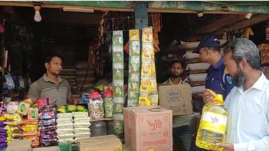 জুড়ীতে সয়াবিন তেল মজুদ করায় ভোক্তা অধিকারের জরিমানা