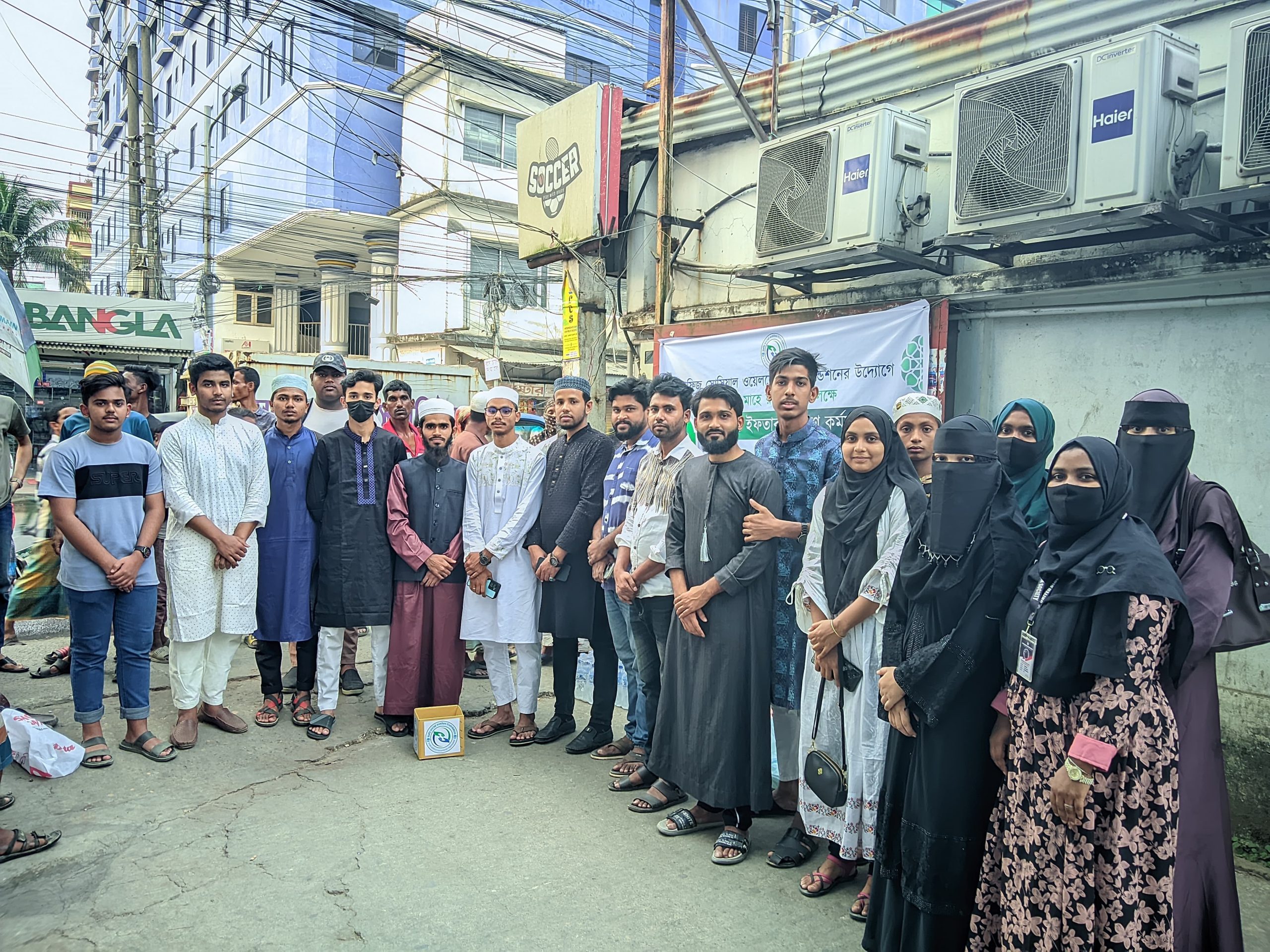 সিলেটে সাধারণ মানুষের মাঝে ৭ টাকায় ইফতার বিতরণ