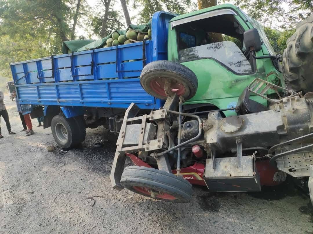 পত্নীতলায় পিকআপ ট্রাক সংঘর্ষে নিহত ১
