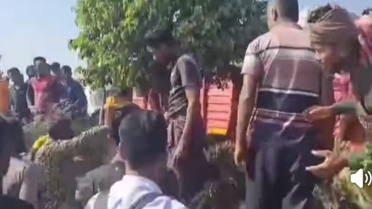 ইটভাটায় অভিযানের প্রতিবাদে সাভার আরিচা মহাসড়ক অবরোধ  ও গাড়ি ভাঙচুর