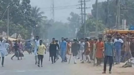 নাটোরে ঈদের নামাজ শেষে সংঘর্ষ , মারমুখী আওয়ামী লীগ