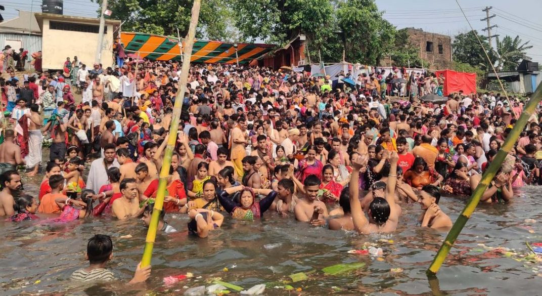 লাঙ্গলবন্দে মহাঅষ্টমী স্নানোৎসবে লাখো পুণ্যার্থীর ঢল