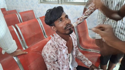 সাভারে আবারও দিন-দুপুরে দুই বাস যাত্রীদের মোবাইল ফোন স্বর্ণালংকার লুট
