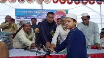 পাঁচ ওয়াক্ত নামাজ আদায় করে পুরস্কার পেল পৌর এলাকার ১২ জন শিশু-কিশোর