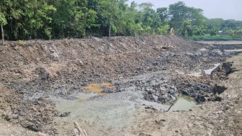 ফসলি জমি কেটে রাস্তা নির্মাণের অভিযোগ প্রভাবশালীদের বিরুদ্ধে