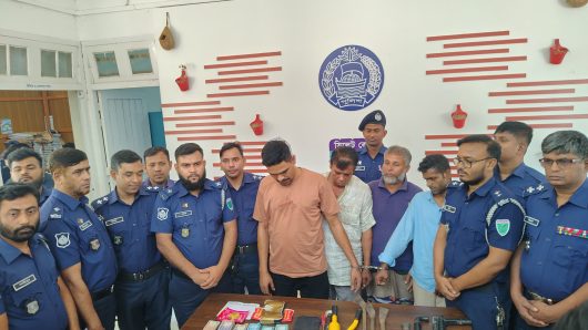 মৌলভীবাজারে অ-স্ত্র, গু-লি, লুণ্ঠিত টাকা ও স্বর্ণালংকার উদ্ধারসহ আন্তঃজেলা ডাকাত চক্রের ৭ সদস্য গ্রেপ্তার