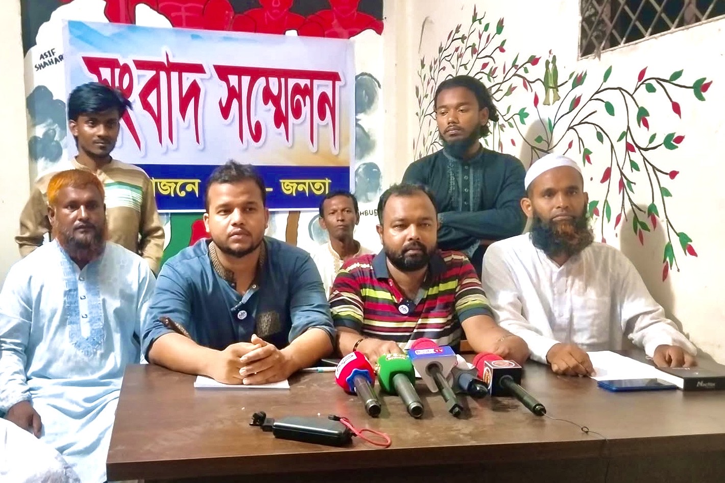 পত্নীতলায় ছাত্র জনতার সংবাদ সম্মেলন 
