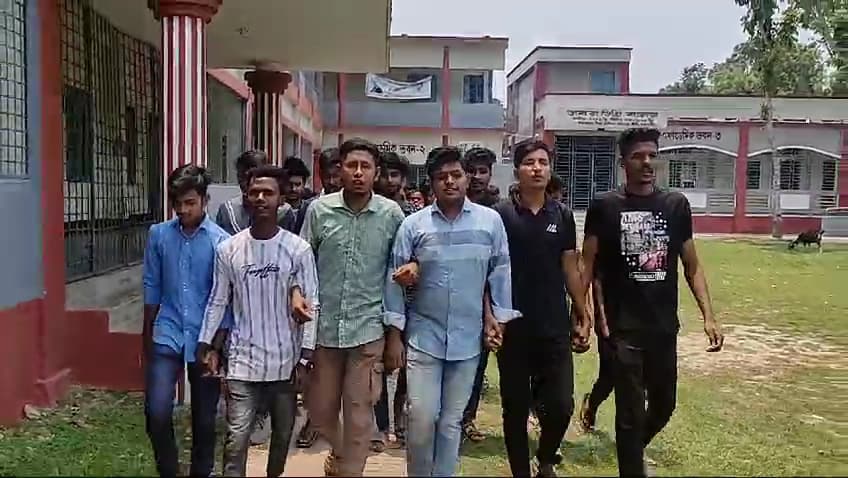 ডাকরা ডিগ্রি কলেজে ছাত্রদলের নবগঠিত কমিটির আনন্দ মিছিল 