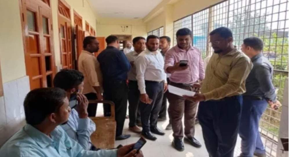 স্বাস্থ্যখাত সংস্কার কমিশন; চিকিৎসকদের সঙ্গে দেখা করতে পারবেন না ওষুধ কোম্পানির প্রতিনিধিরা