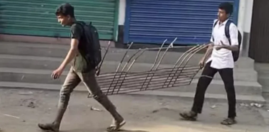 পলাশবাড়ীতে আওয়ামী লীগ অফিসে হামলার পর অগ্নিসংযোগ, খুলে নিয়ে গেছে গ্রিল