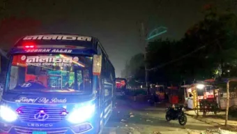 জাহাঙ্গীরনগর বিশ্ববিদ্যালয় : দুপুরে আটক ৯ বাস, রাতে টাকা খেয়ে ছেড়ে দেয় ছাত্রদল নেতারা
