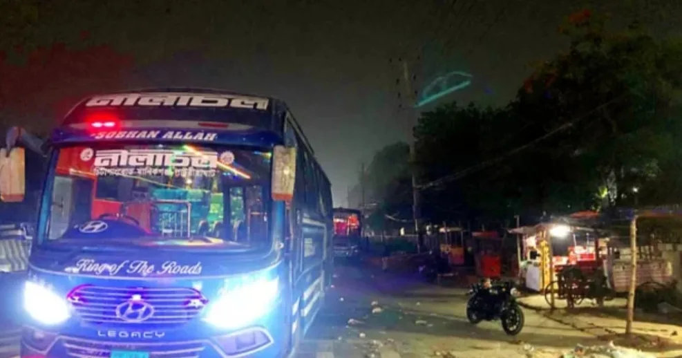 জাহাঙ্গীরনগর বিশ্ববিদ্যালয় : দুপুরে আটক ৯ বাস, রাতে টাকা খেয়ে ছেড়ে দেয় ছাত্রদল নেতারা