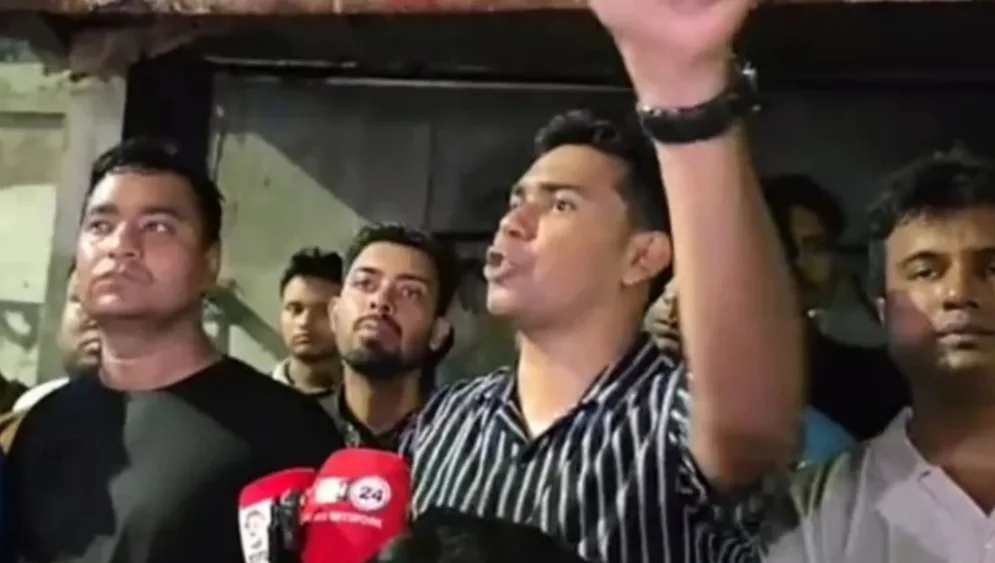 ঢাবির ছাত্রদল নেতা হত্যার ঘটনায় উপাচার্য–প্রক্টরের পদত্যাগ দাবিতে বিক্ষোভ