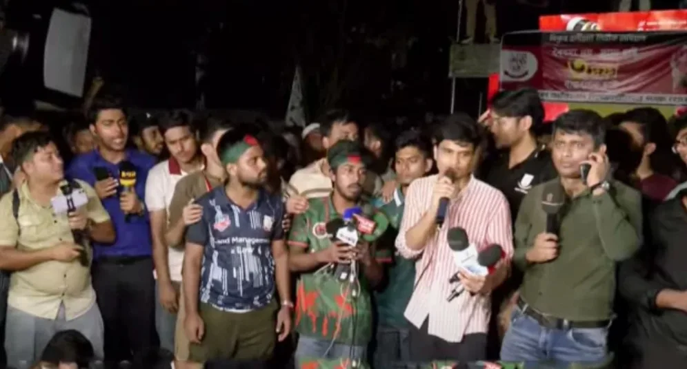 জবি শিক্ষক শিক্ষার্থীদের সব দাবী মেনে নিয়েছে সরকার, অনশন ভাঙলেন আন্দোলনকারীরা