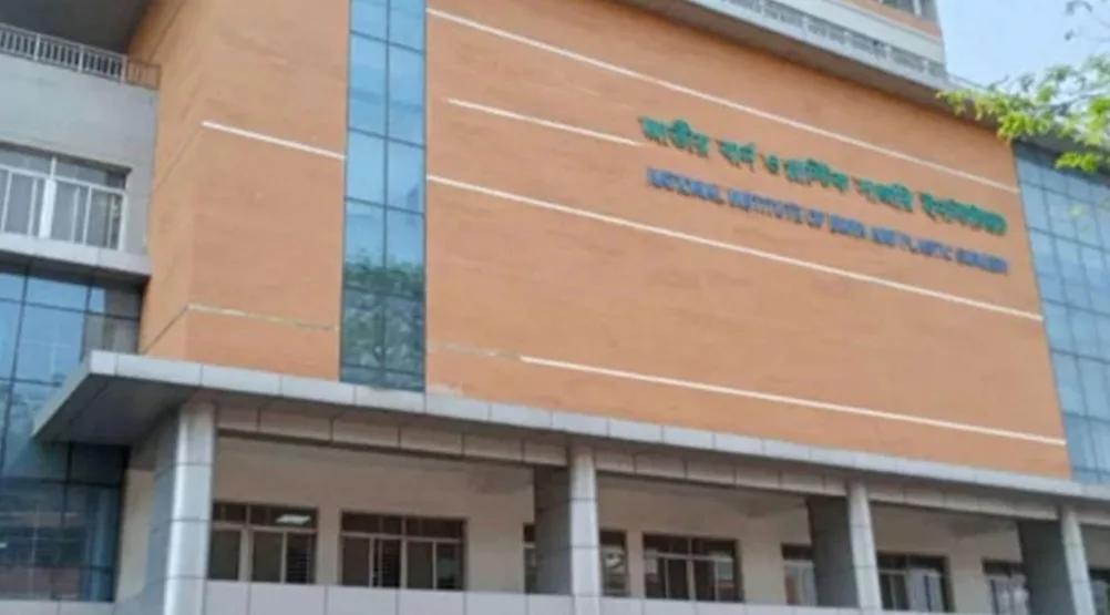 গ্যাস লিকেজ থেকে বিস্ফোরণে একই পরিবারের ৫ জন দগ্ধ