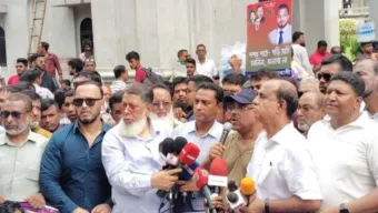 নগর ভবনের গেটে তালা, উপদেষ্টা আসিফের পদত্যাগ দাবি