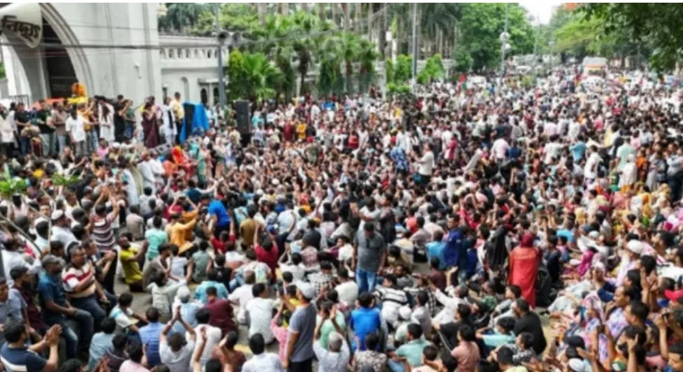 ঢাকা অচলের হুমকি ইশরাক সমর্থকদের