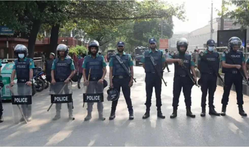 ১৯ উপদেষ্টার সঙ্গে রুদ্ধদ্বার বৈঠকে বসেছেন ড. ইউনূস