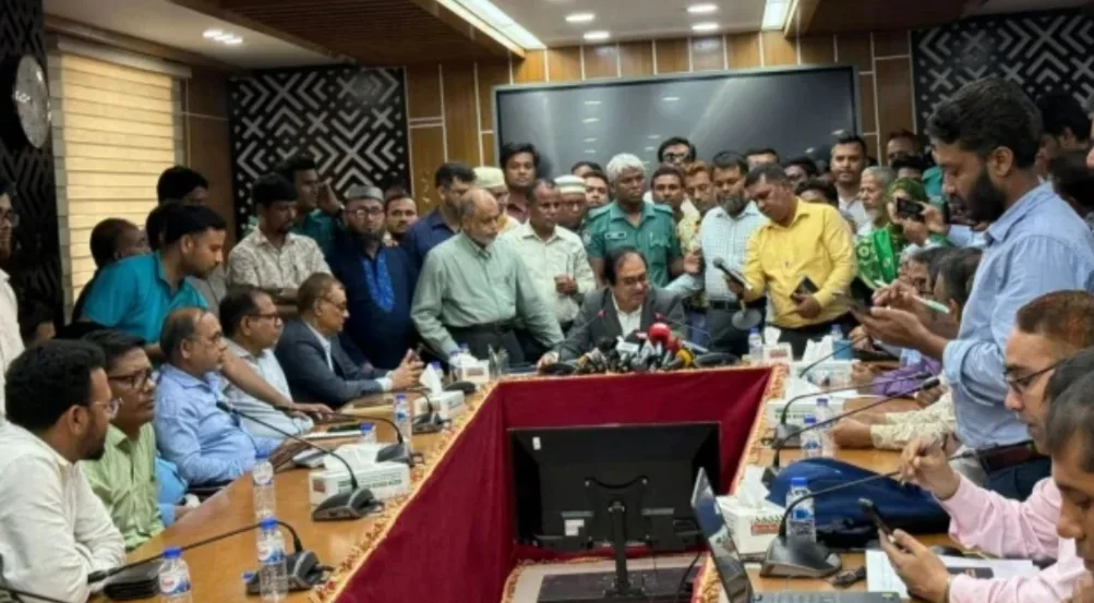 সচিবালয় কর্মচারীদের দাবি কাল মন্ত্রিপরিষদসচিবকে জানাবেন সচিবেরা