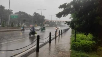 ঢাকায় টানা ১৮২ মিলি বৃষ্টি, জনজীবন বিপর্যস্ত