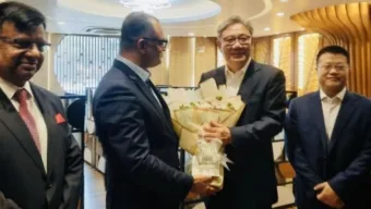 ১০০ ব্যবসায়ী নিয়ে ঢাকায় চীনের বাণিজ্যমন্ত্রী 