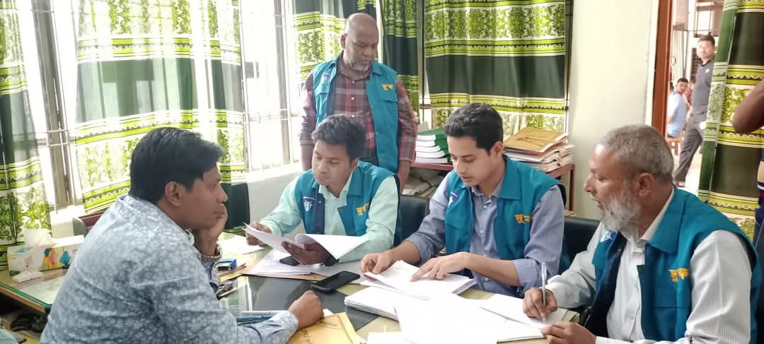নীলফামারী বিআরটিএ কার্যালয়ে দুদকের অভিযান, দুই জনের কাছ থেকে জরিমানা আদায় 