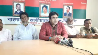 মিথ্যা সংবাদ প্রচারের বিরুদ্ধে পুঠিয়ার সাবেক মেয়র মামুনের সংবাদ সম্মেলন