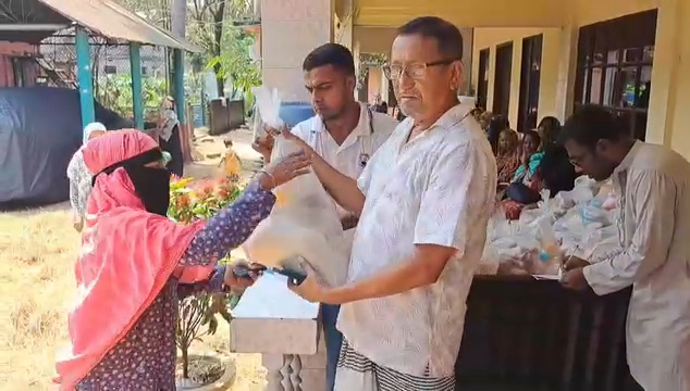মৌলভীবাজারে সুবিধাভোগীদের মাঝে মোঃ মাসুদ ফাউন্ডেশনের মাসিক অনুদানের খাদ্যসামগ্রী বিতরণ