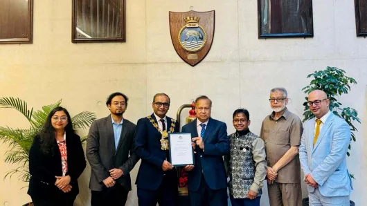 লন্ডনে আইনজীবী ব‍্যারিস্টার মনোয়ার হোসেন বিশেষ সম্মাননা স্বীকৃতিপত্র পেলেন