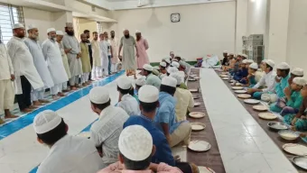 টাঙ্গাইলে এতিমদের সাথে খাবার খেলেন জেলা জামায়াতে ইসলামী আমীর