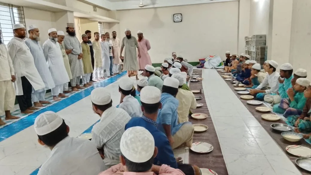 টাঙ্গাইলে এতিমদের সাথে খাবার খেলেন জেলা জামায়াতে ইসলামী আমীর