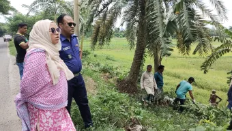 ঝোপঝাড় সাফে ফিরছে জননিরাপত্তা; সড়কে ছিনতাই-ডাকাতি রোধে পৌর প্রশাসক-ওসির উদ্যোগ
