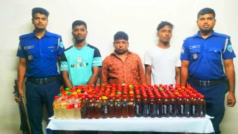 লোহাগাড়ায় সেনাবাহিনী ও পুলিশের যৌথ অভিযানে দেশীয় তৈরি চোলাই মদসহ আটক ৩