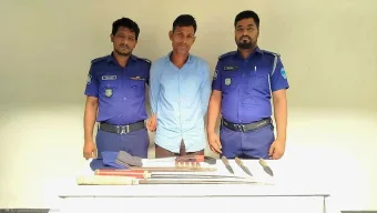লোহাগাড়ায় ডাকাত দলের সর্দার আটক