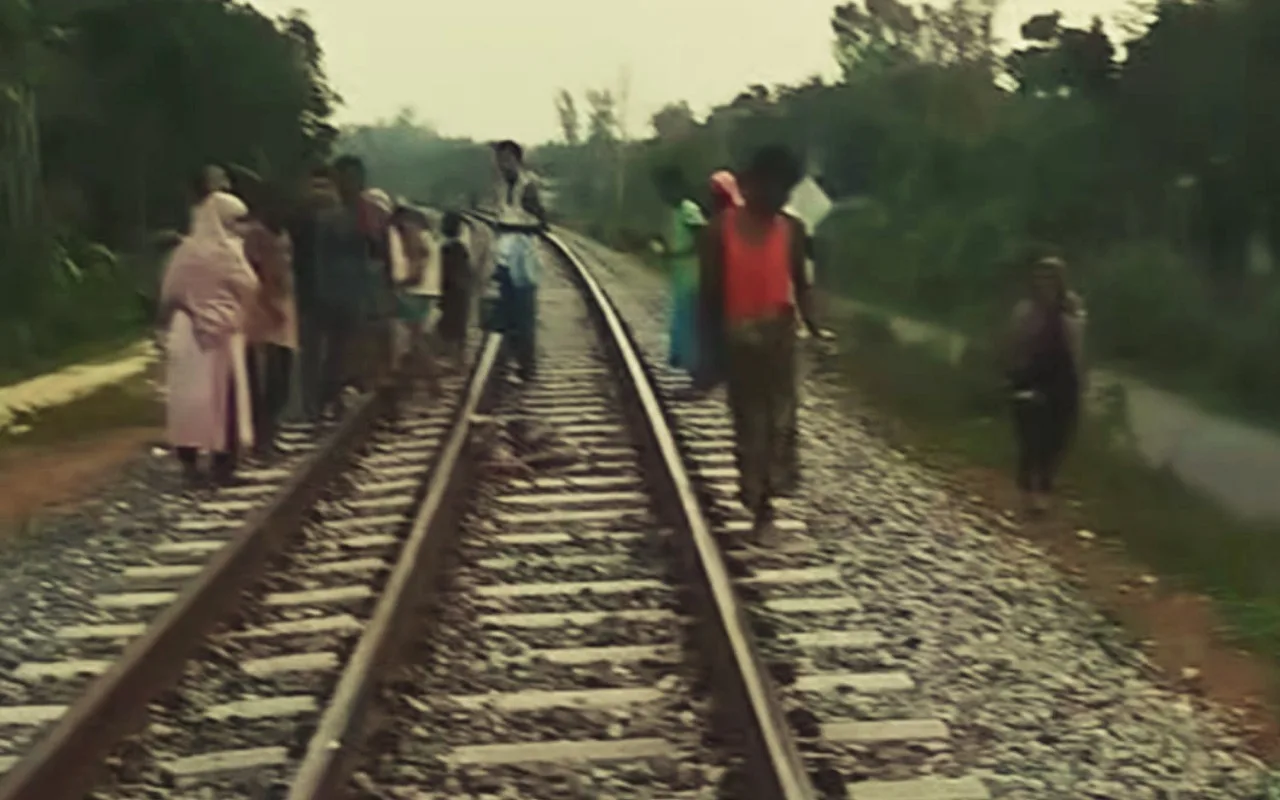 লোহাগাড়ায় ট্রেনের ধ্বাক্কায় বৃদ্ধ নিহত
