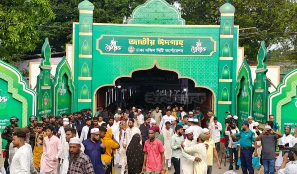 আত্মত্যাগের সর্বোচ্চ মহিমায় উদযাপিত হচ্ছে ঈদুল আজহা  
