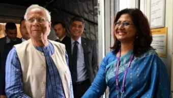 লন্ডনে পৌঁছেছেন প্রধান উপদেষ্টা 