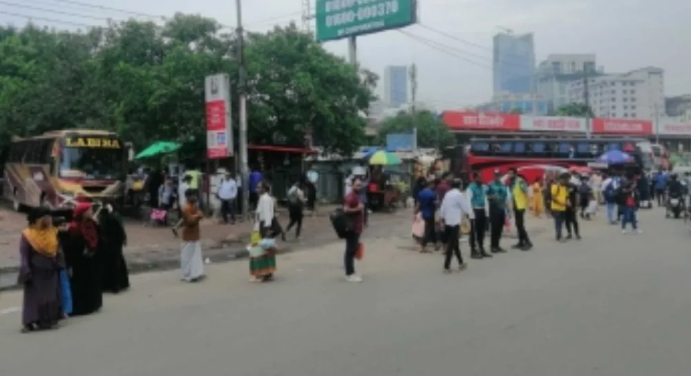 দূর্ভোগ এড়াতে ঈদের ছুটি শেষ না হতেই কর্মজীবীদের রাজধানীতে ফেরা শুরু