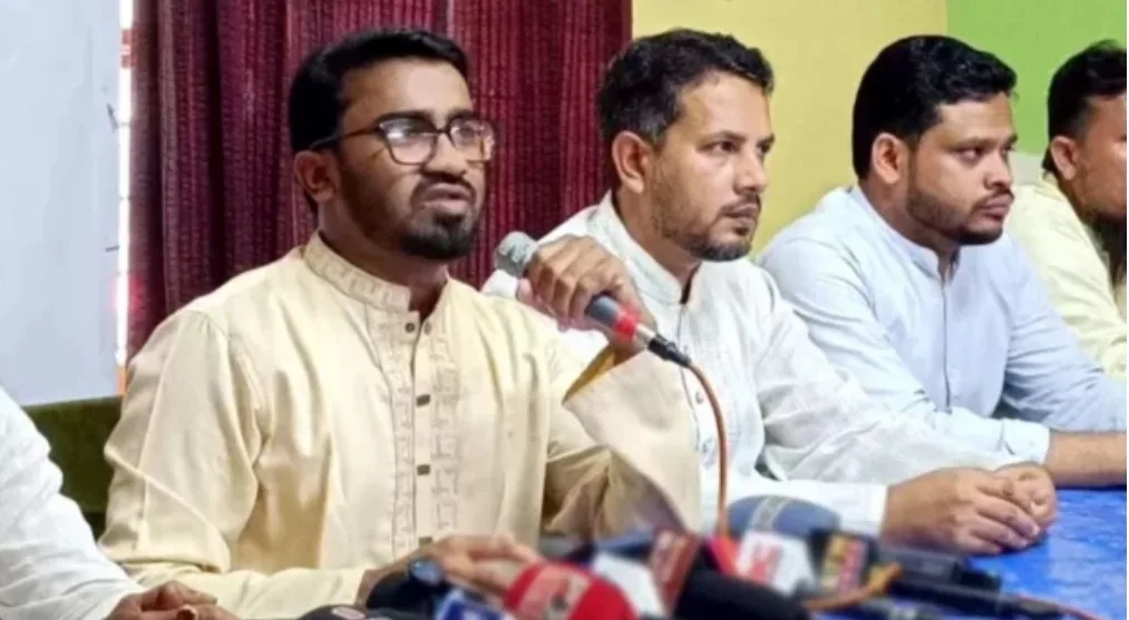 উপদেষ্টা আসিফ মাহমুদের ‘দুর্নীতির’ তদন্ত চান গণঅধিকারের রাশেদ খান